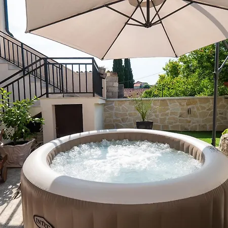House Bany Holiday home *